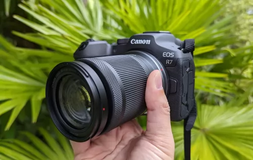 دوربین بدون آینه کانن Canon EOS R7 with 18-150mm Lens  