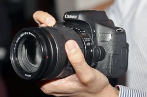  دوربین حرفه ای کانن  135-18 ( Canon 750D (Rebel T6i  