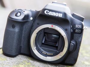  دوربین عکاسی کانن Canon EOS 80D 18-200 IS STM  