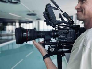  دوربین فیلمبرداری حرفه ای سونی مدلSony FX6 Full-Frame  